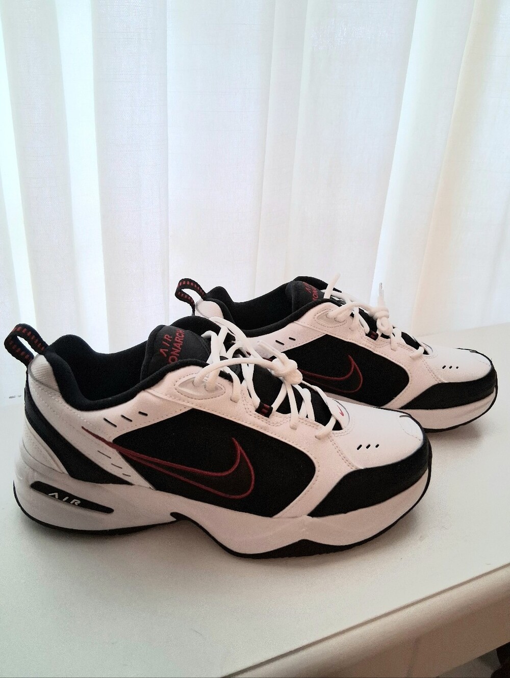 New in Box Men's Nike Air Monarch lV Retails For $85